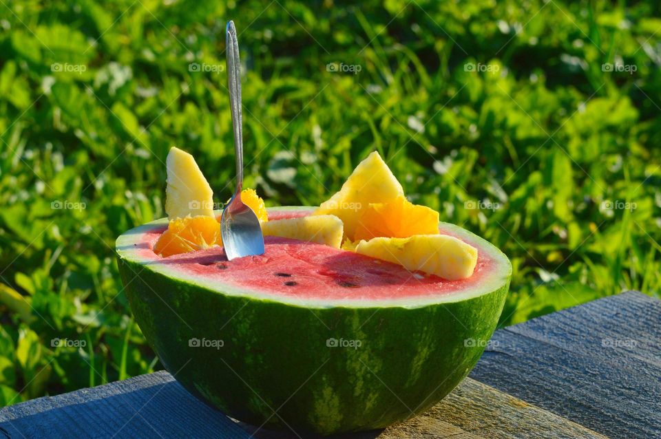 a real fruit cocktail inside a watermelon what could be tastier than a few slices of melon, apples and other fruit delights in the middle of a hot summer ✨