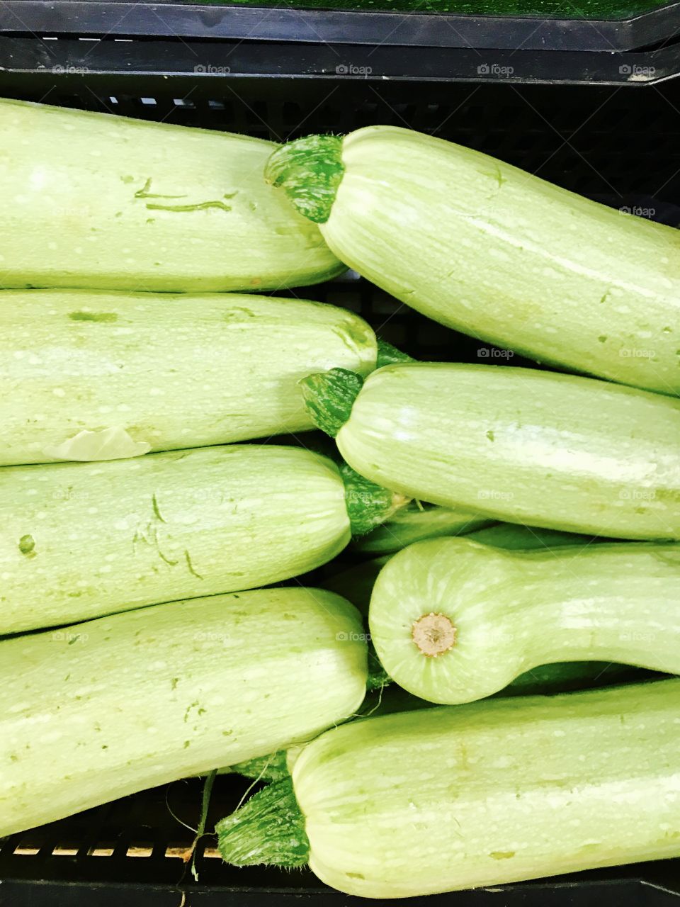 Vegetables-courgettes-green-