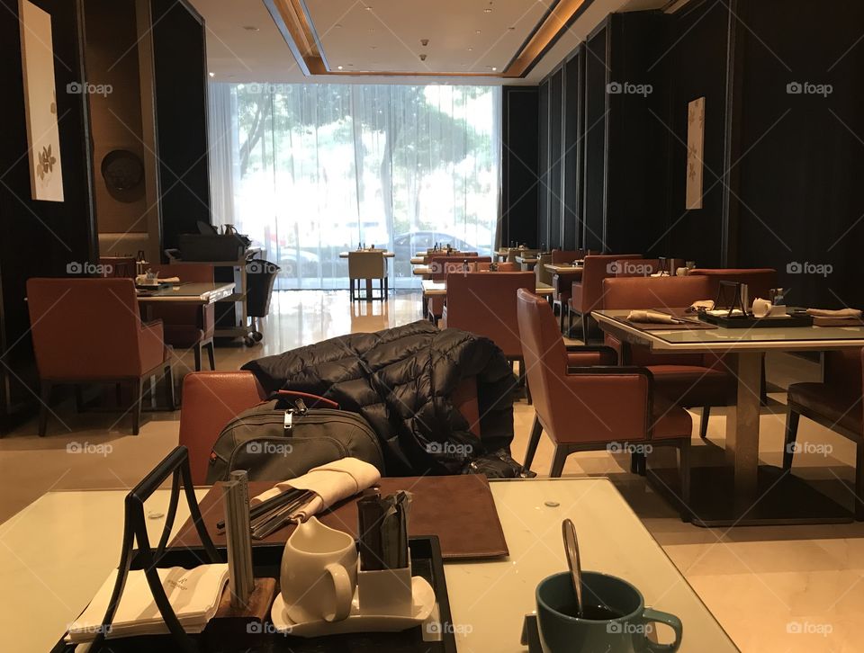 It was Monday morning, 4 days before the Chinese New Year, this restaurant at the Renaissance Hotel Suzhou, usually jam packed with business travelers, became empty. Factory workers started to head home and factories would shut down for about 10 days
