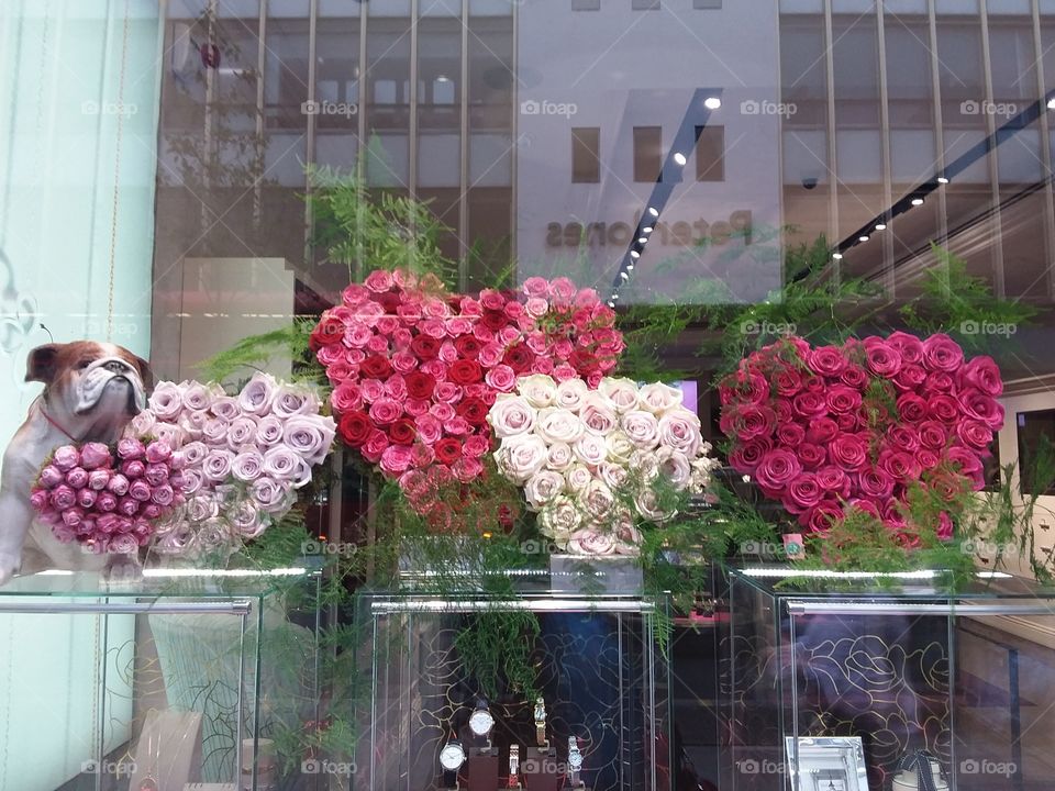 Links Jewellery shop flower arrangement roses Chelsea flower show