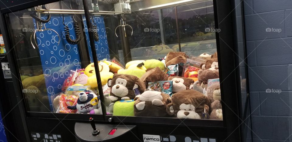 vending machines claw game