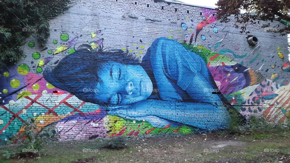 graphiti wall painting sleeping child