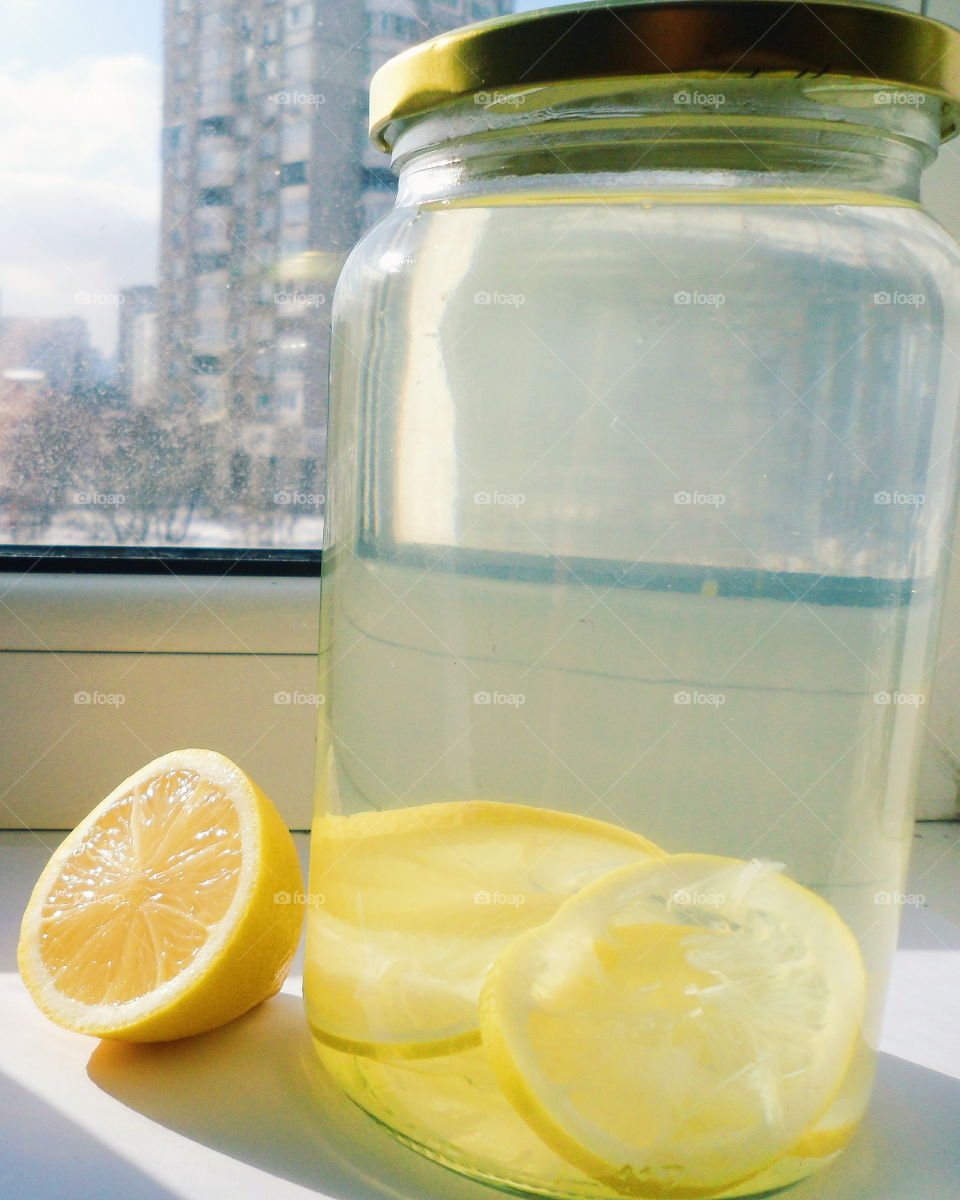 home lemonade with lemon