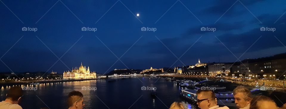 Budapest moon