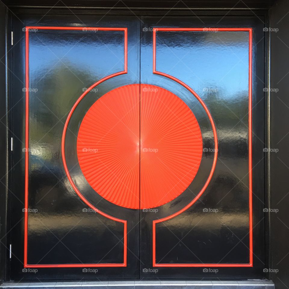 Red spot door