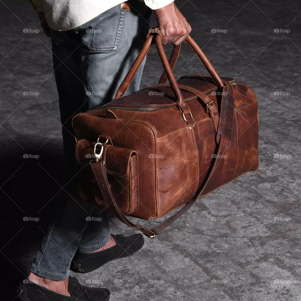 leather bag for travelling