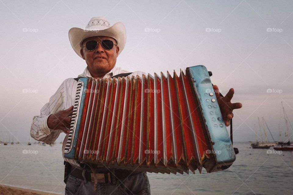 Playing Corridos🤣