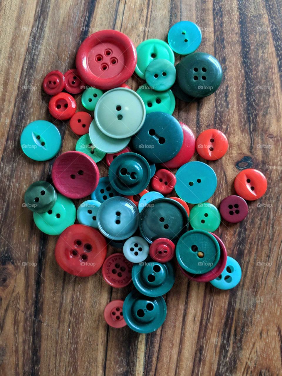 red and green Christmas buttons