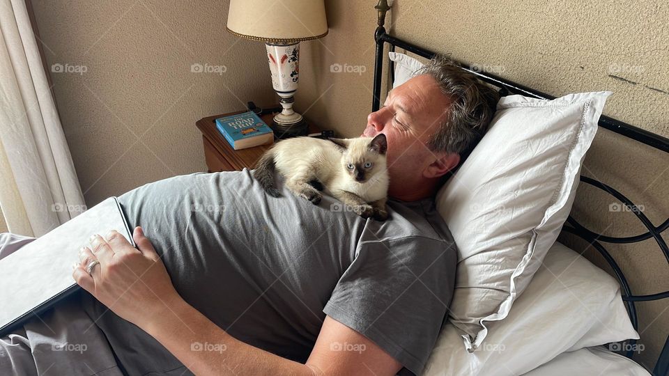 Father day sleeping with cat
