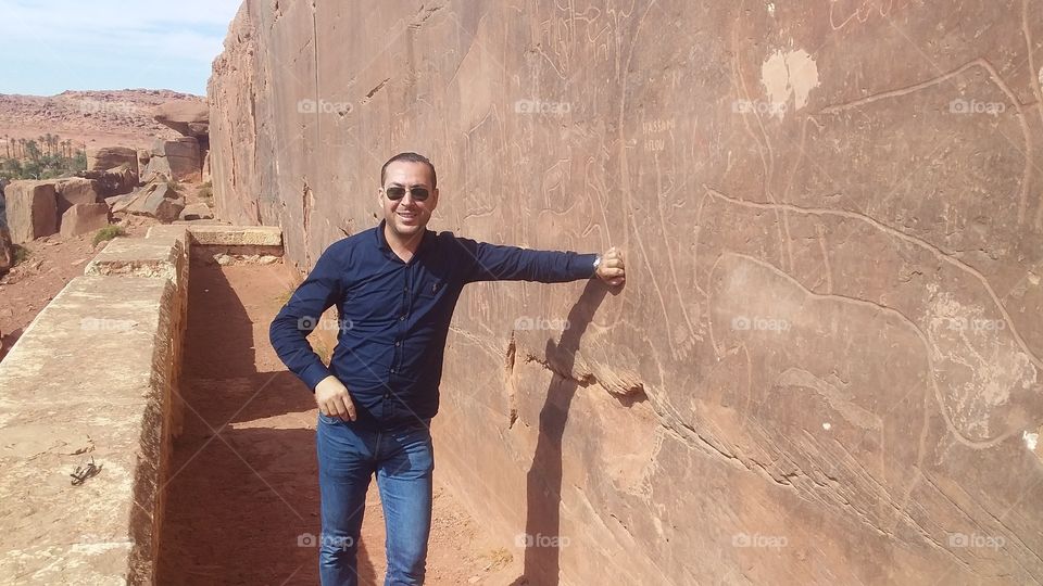 decipher the content of the landmark engravings that date back more than 1000 years and which are found in southern Algeria