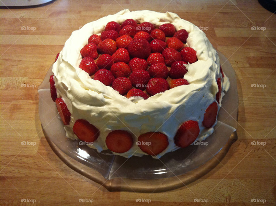 birthday cake cream strawberry by karina07
