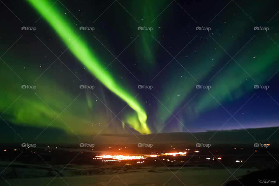 Wunderschöne Nordlichter über Island.
Ein aufregender Moment die Lichter zum ersten mal mit eigenen Augen zu sehen.