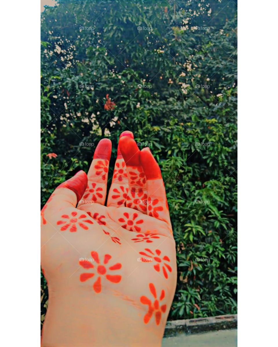 kumkum hand