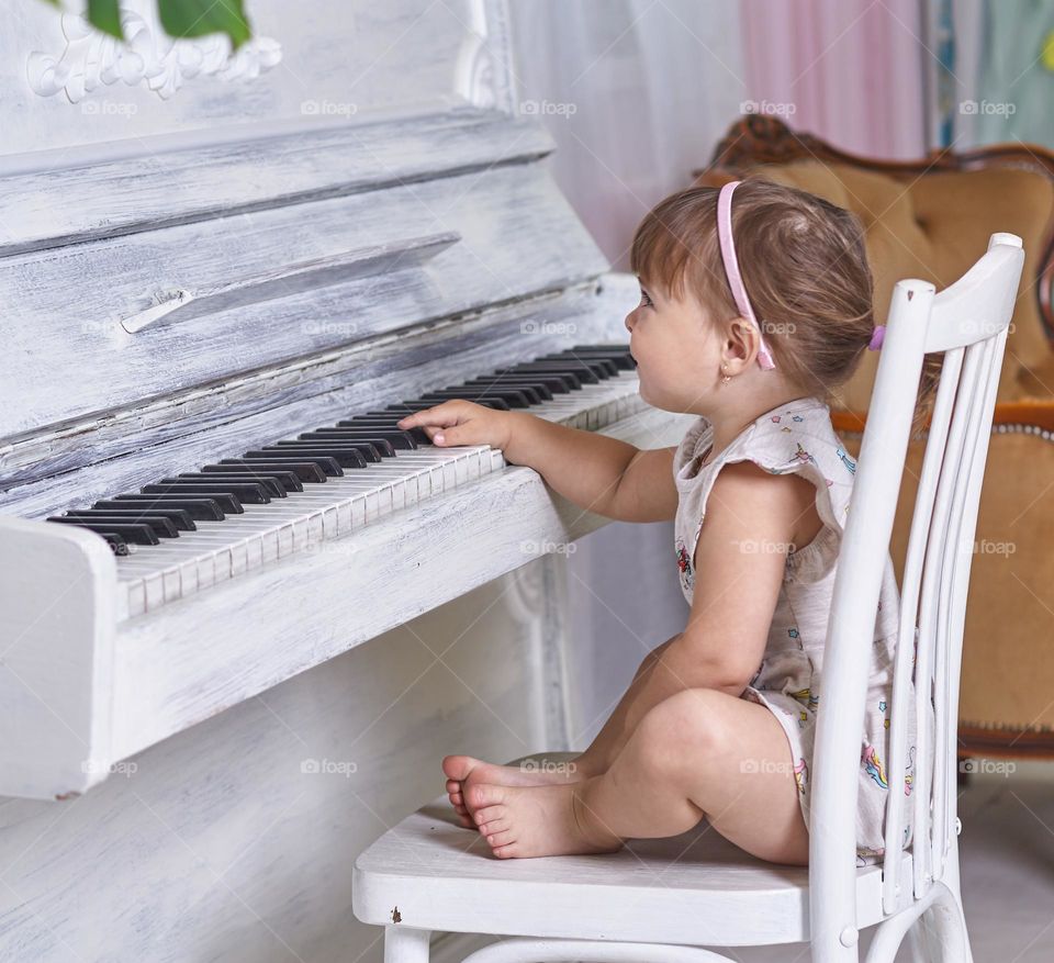 girl learning to play