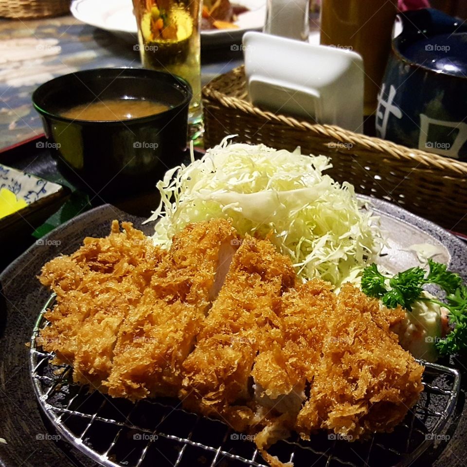 This must be the thickest Tonkatsu that I have ever eaten. About 3/4 inch thick juicy pork loin 😍👍