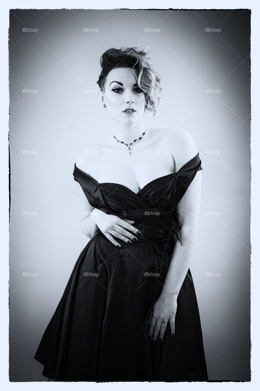 A 1940/50s style photo set. Based roughly on the style of the time and shot in mono. 