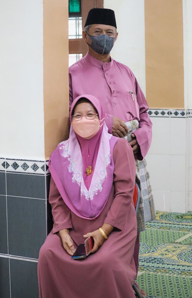 Portrait of two elderly wearing pinkish outfit