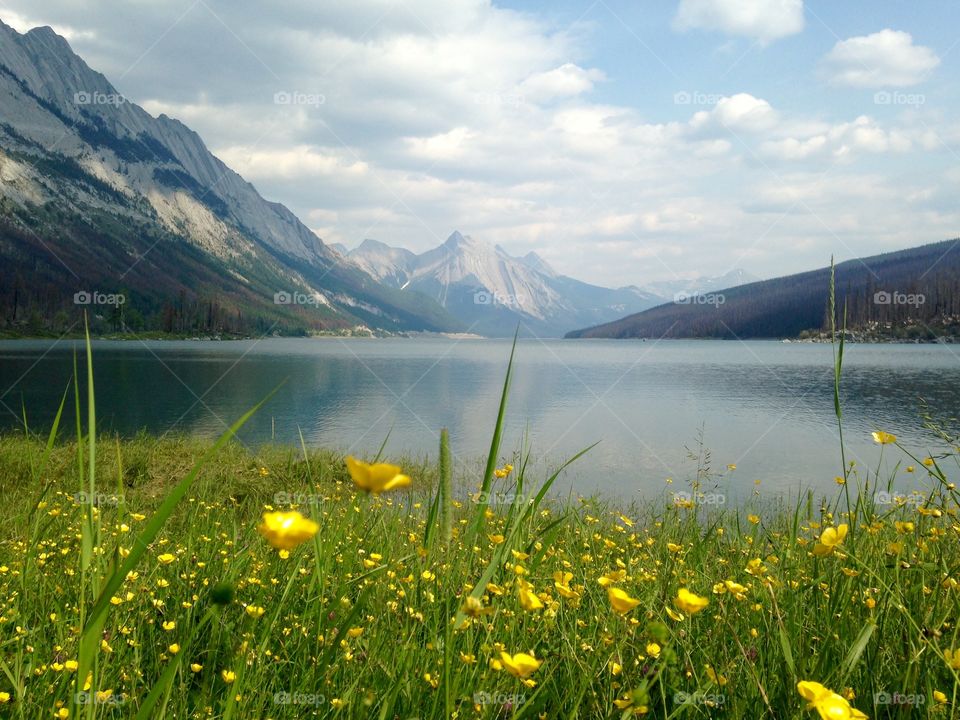 Gorgeous lake and snowy peaks on Medicine Lake