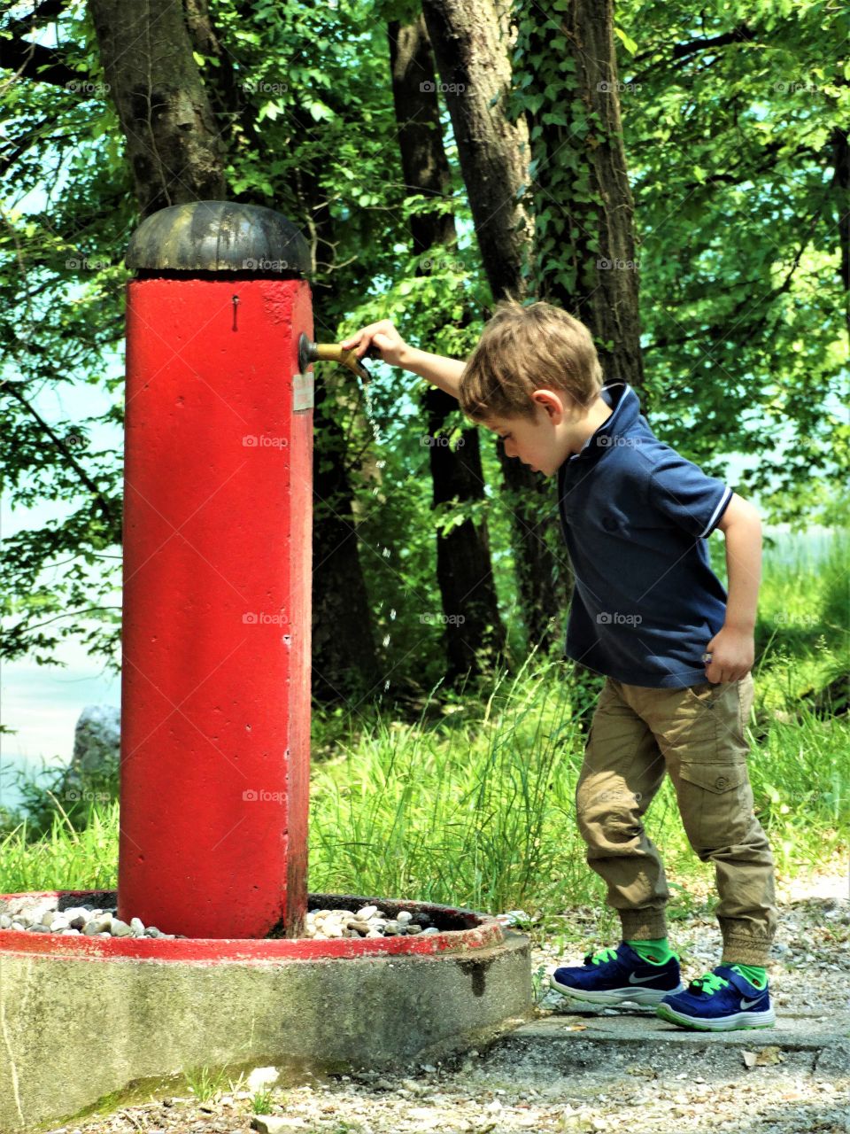 《Look, there's water!》