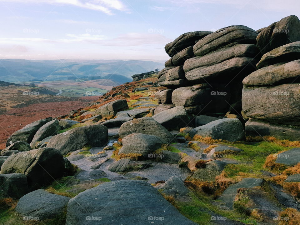 Higger Tor, The Peak District, Derbyshire, about half an hour from my house. The way the early winter sunlight lays across the landscape is so magical ☀️