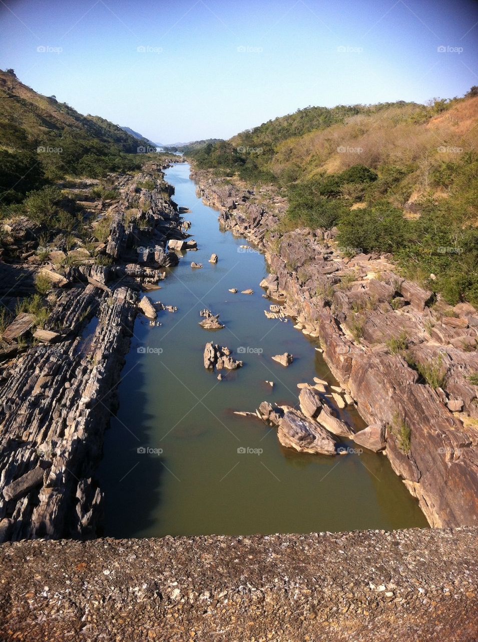 Paraiba do Sul River divides Minas Gerais and Rio de Janeiro state in