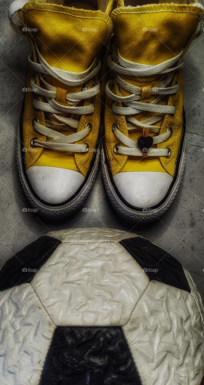 yellow converse