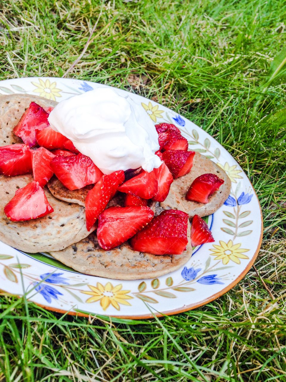 banana pancakes with strawberries