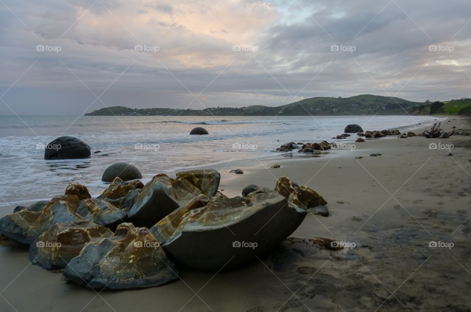 Moeraki Boulders, New Zealand ... “stones” on Koekohe Beach near Moeraki