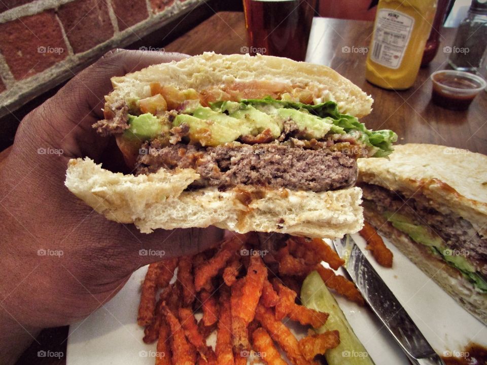 😋 delicious, avocado bacon burger!
