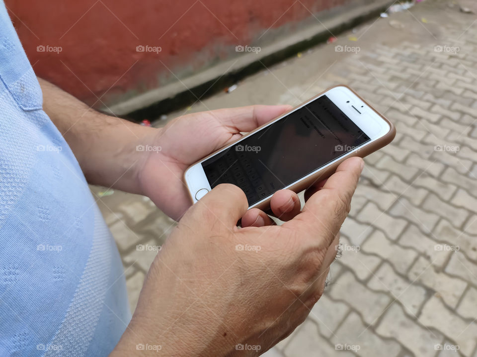 Holding and searching in the mobile