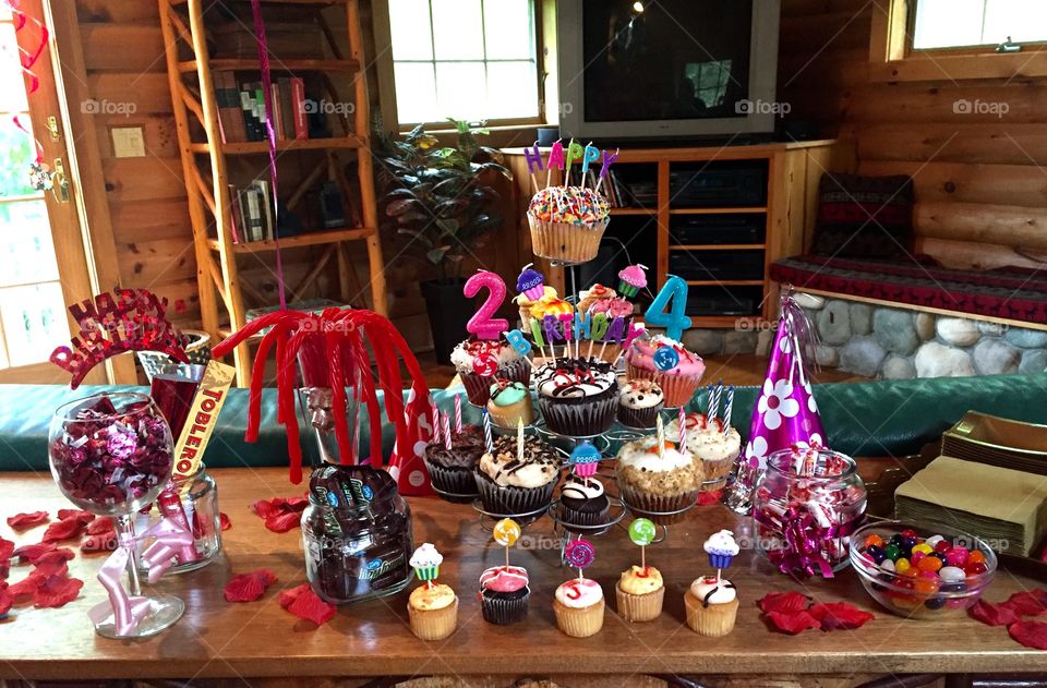 Cupcake station in a cabin for fiancé 