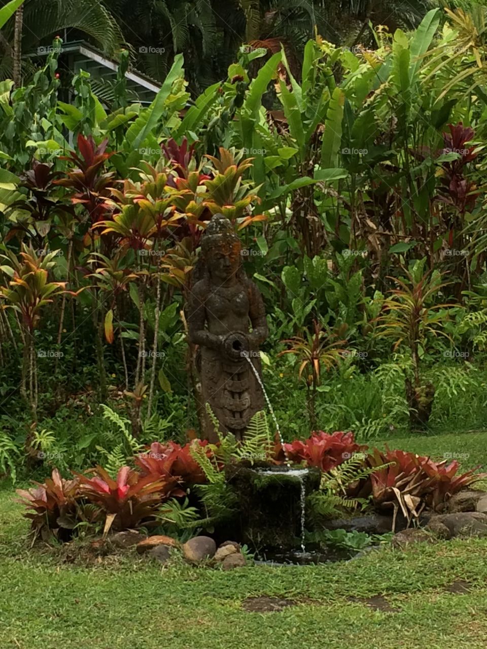 Hawaiian Island statue