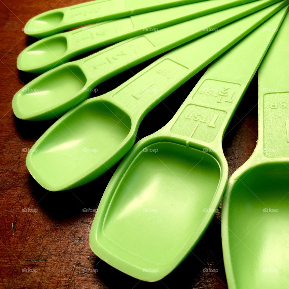 Vintage green measuring spoons 
