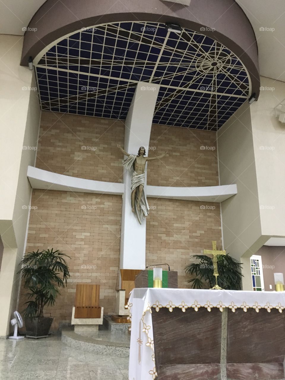 O maravilhoso altar da Paróquia São João Bosco - Jundiaí/SP. Glória a Deus nas Alturas!