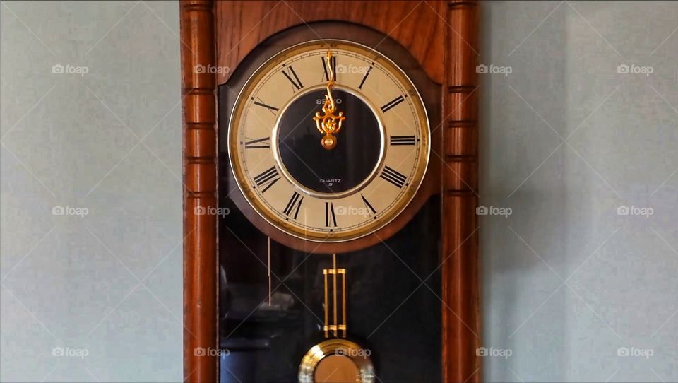 Vecchio orologio a pendolo