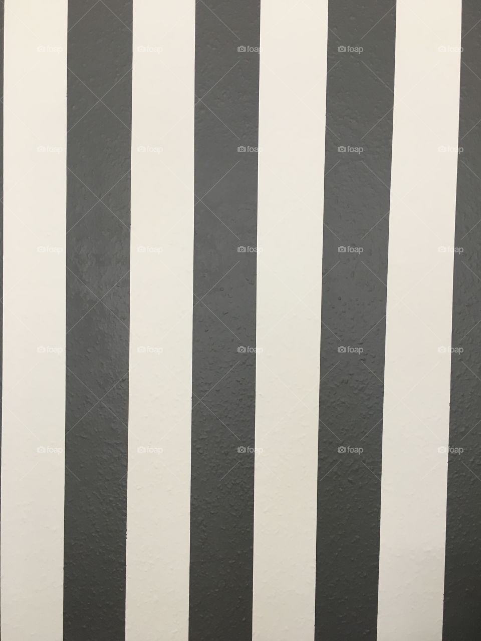 Wall with stripes 