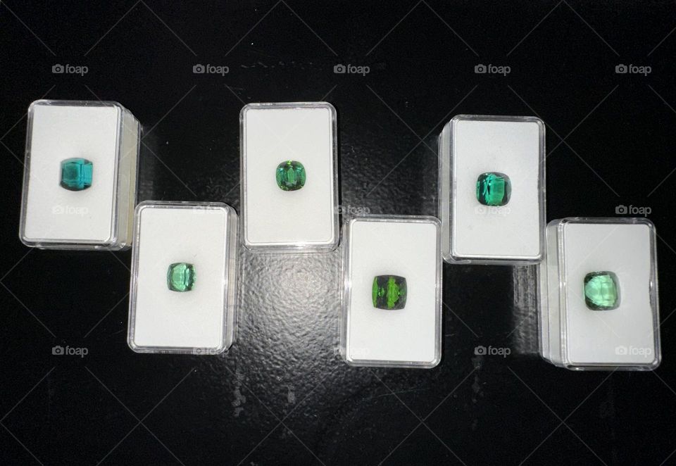 When emerald green is mixed with tourmaline .. a deep tropical forest ! Which one you like ?