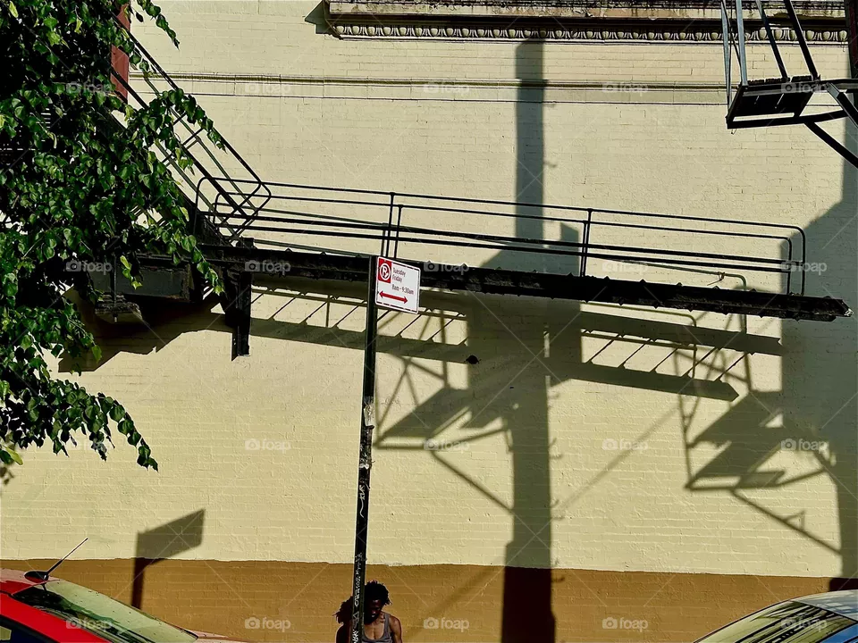 Sometimes interesting shadows are created in the late afternoon here on „Jefferson Street” off “Broadway” and “Myrtle Avenue” in “Bushwick”, Brooklyn. 2024. Hypnotic Productions