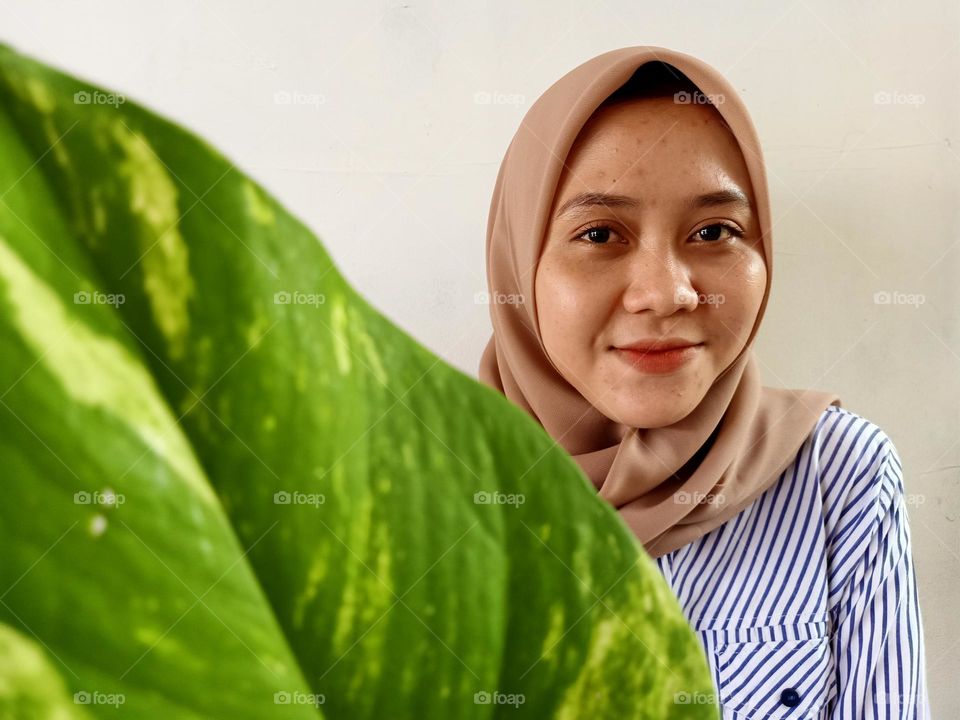 Focus on young Indonesian women's faces