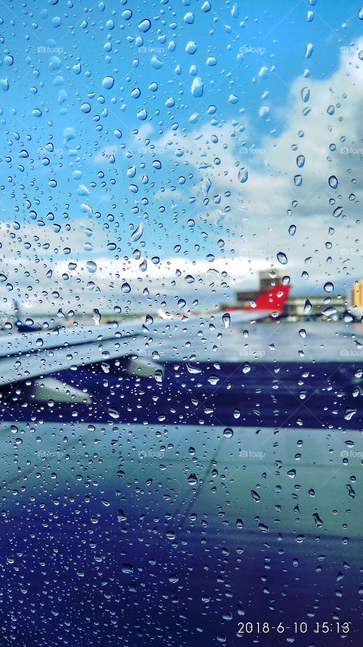 Drizzling flight..