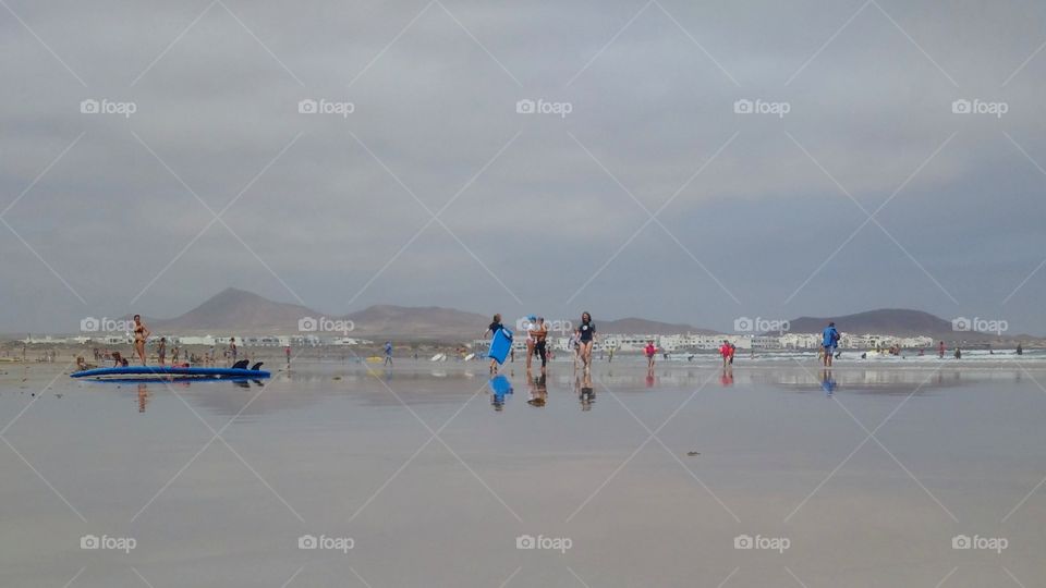 Playa Famara is THE hotspot for surfers at Lanzarote. Windy, and with beautiful views. In the backround you see Caleta de Famara, a lovely authentic village, where the seafoods are wonderful!