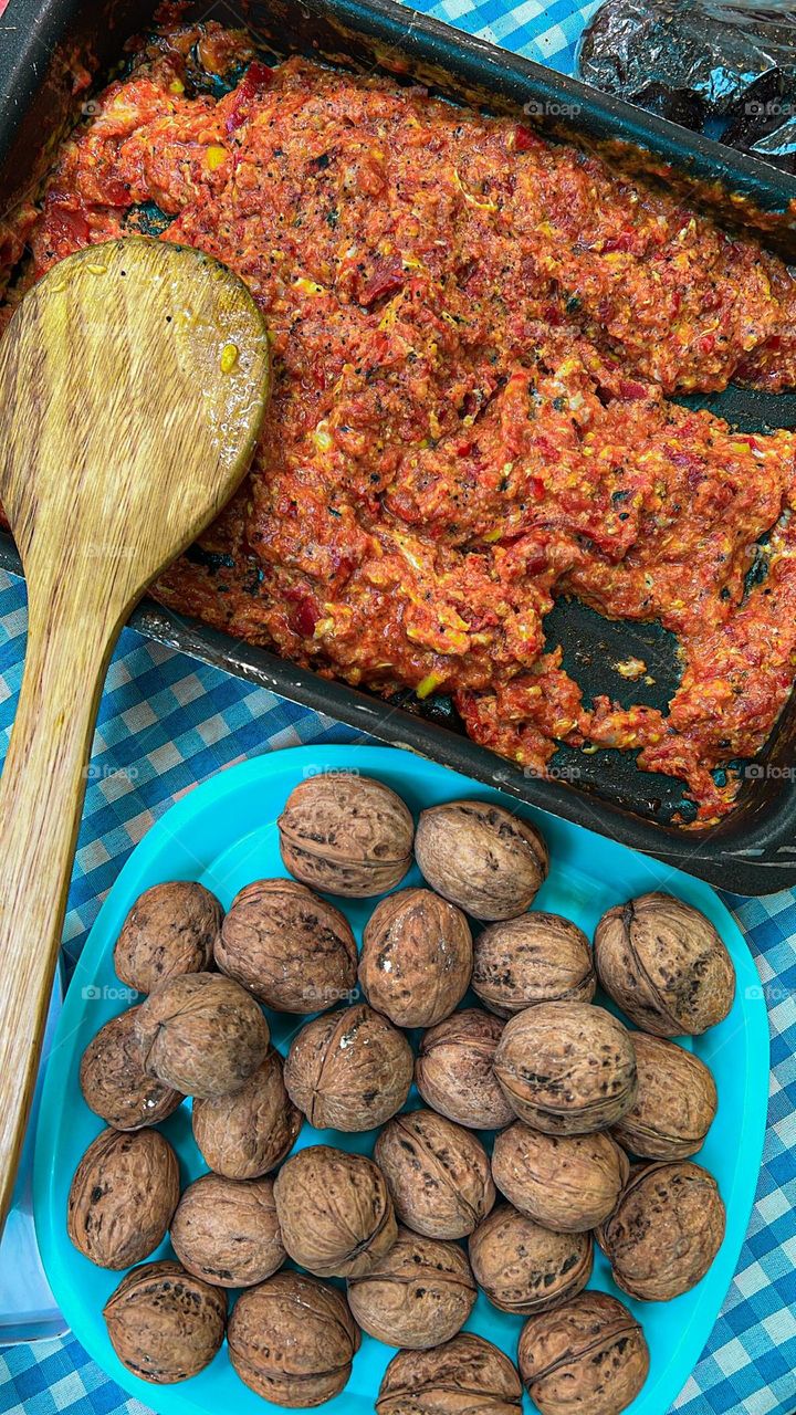 Sometimes the best thing you can do
It is not to think, not to be astonished,
Do not imagine, do not get caught.
Just breathe, and have faith
That everything happens in the best way
Will fall.