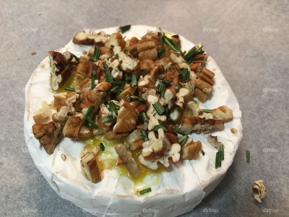 Brie with nuts