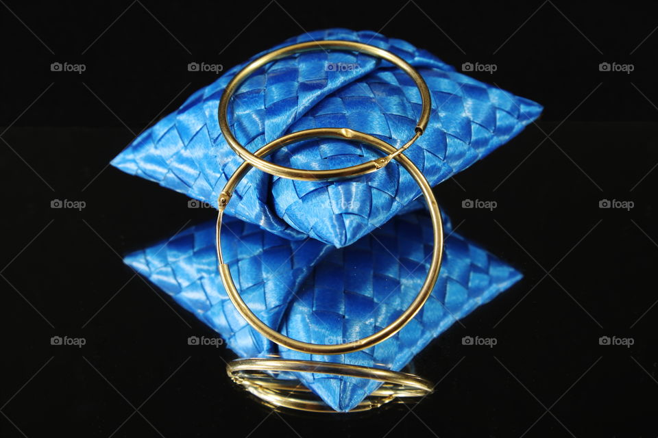 Earrings with mirror effect