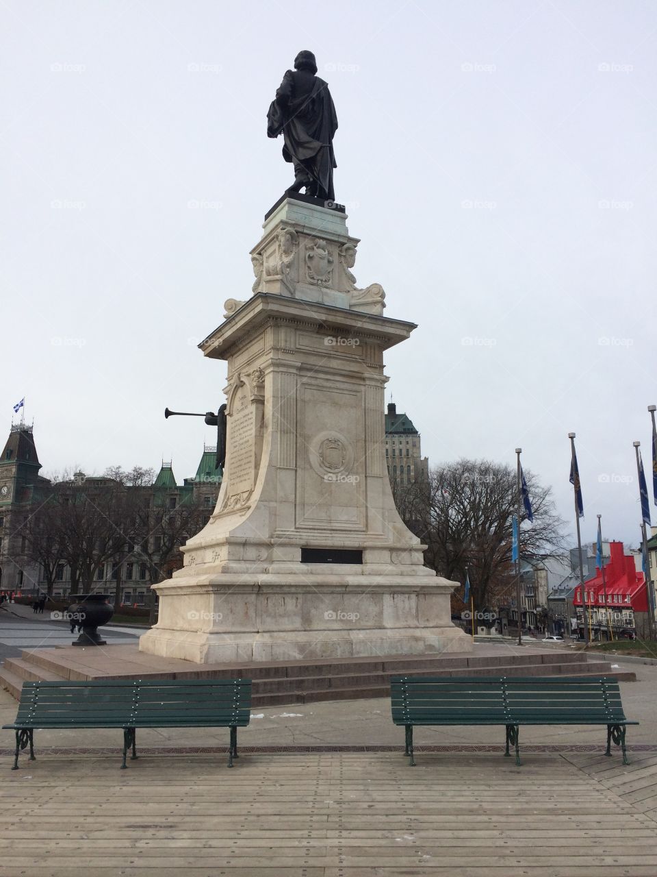 Monument in the square in Old Town Quebec 