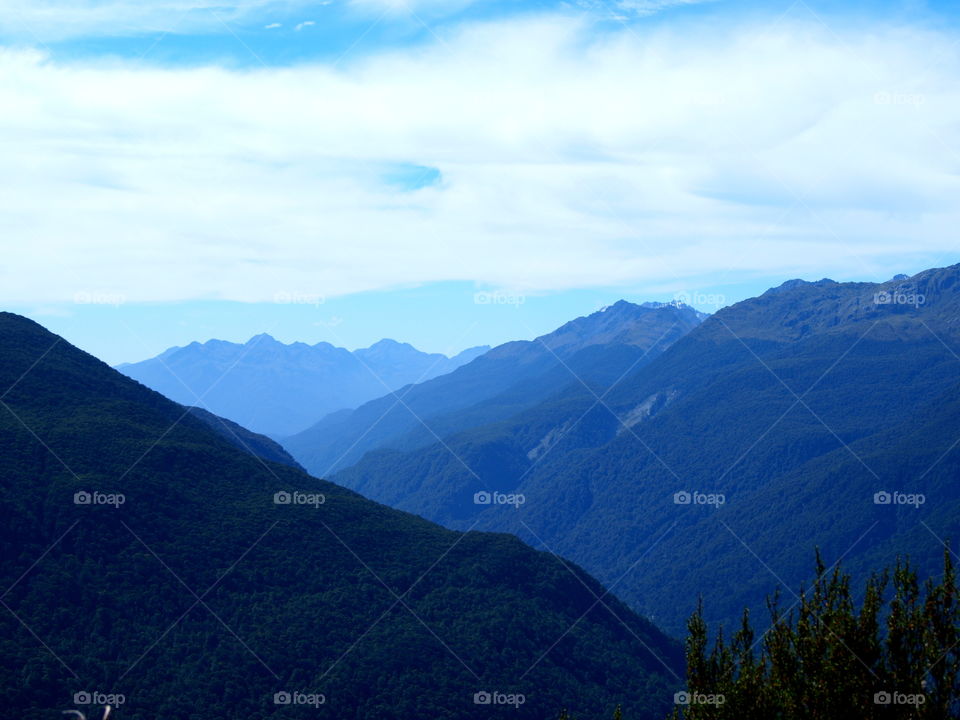 mountains next to Milford sound