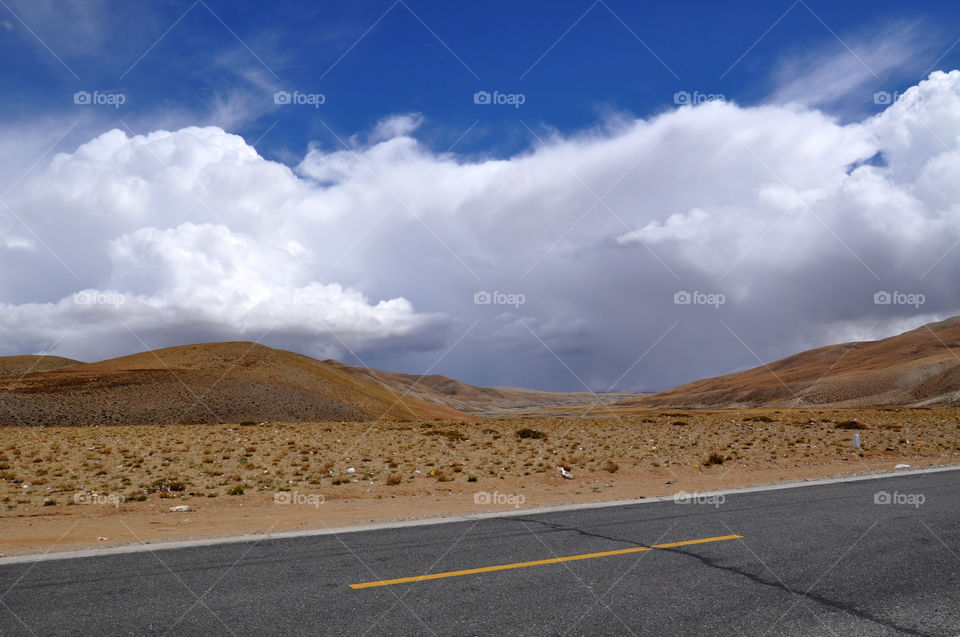 Mountain road. in himalaya Tibet