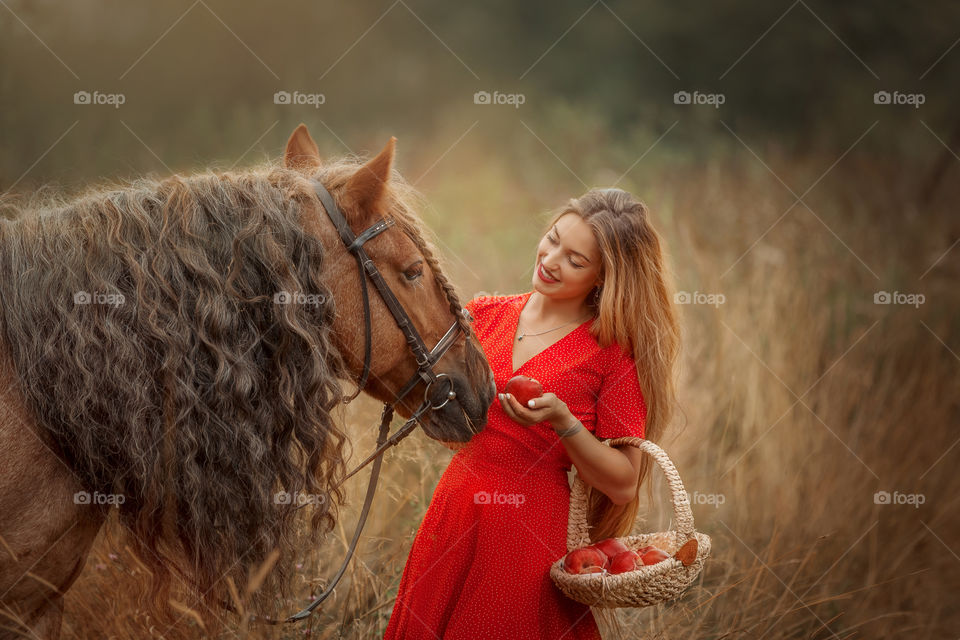 Portrait of young woman  with tinker horse 