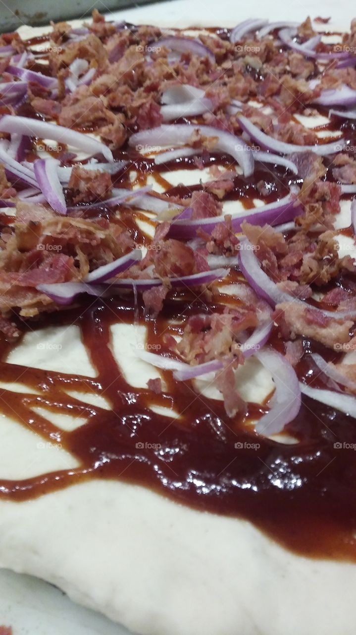 bacon onion and bbq sause pizza