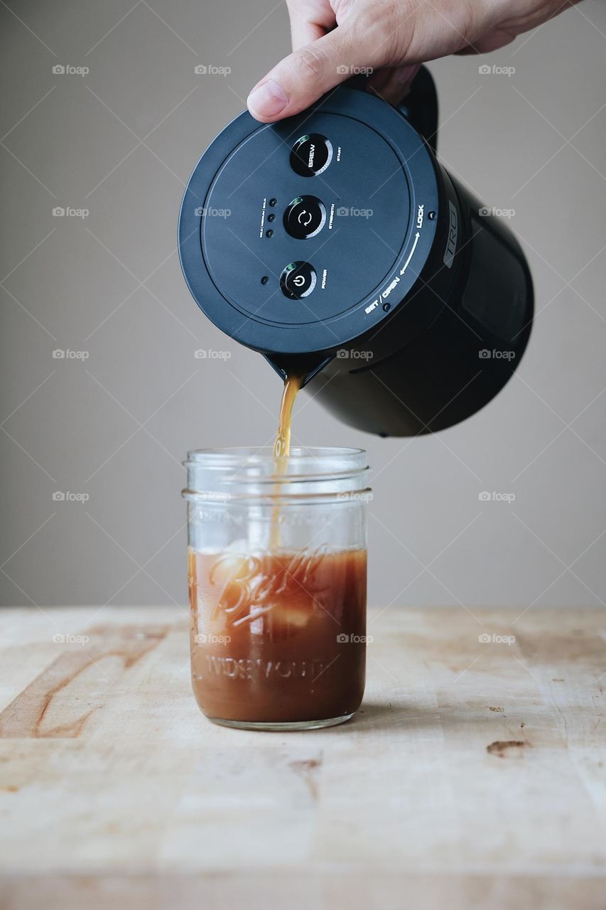 Cold brew coffee maker